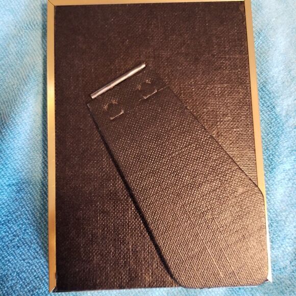 Brass finish picture frame holds 5x7 photo - Picture 4 of 4